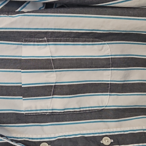 American Eagle Monochrome Striped Button-Down Shirt - Picture 4 of 6